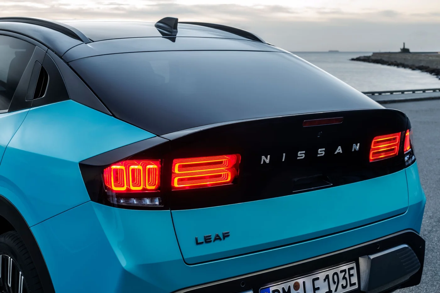 Nissan Leaf rear lights and black roof