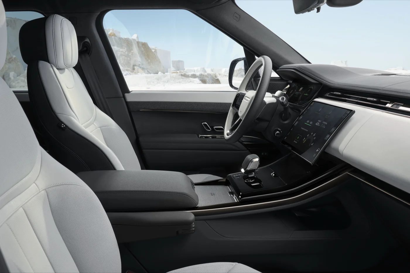 Range Rover Sport Electric front seats in light Ultrafabrics upholstery
