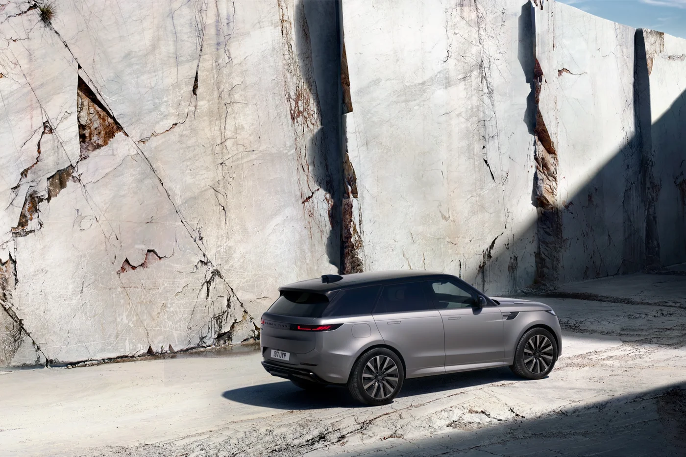 Range Rover Sport Electric rear three-quarter view
