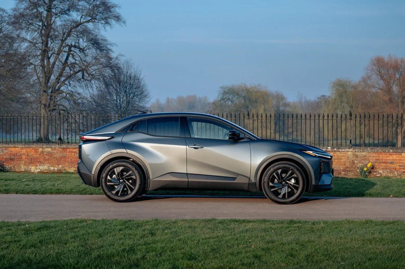 Toyota C-HR+ side profile showing its coupé roofline